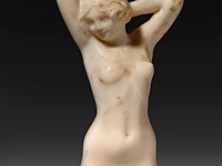 Two ivory art deco nude sculptures by joe descomps (1869-1950), signed, interwar period, total h 16 cm - ivory h 11 cm - 161g / total h 9,5 cm - ivory h 8,5 cm - 83g (+) - afbeelding 17 van  17