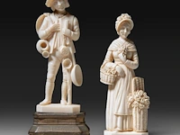 Two ivory sculptures of a boy and a lady with flowers, signed f. migeon, total h 14 cm - ivory h 11 cm - 134g / h 13 cm - 98g (+)