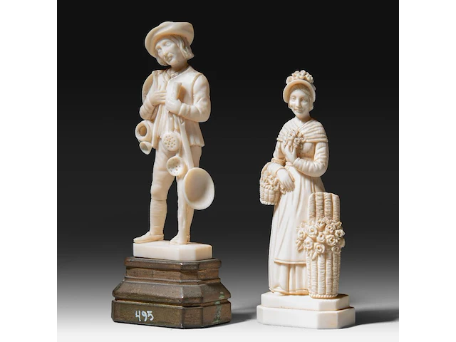 Two ivory sculptures of a boy and a lady with flowers, signed f. migeon, total h 14 cm - ivory h 11 cm - 134g / h 13 cm - 98g (+) - afbeelding 2 van  7