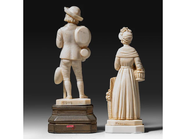 Two ivory sculptures of a boy and a lady with flowers, signed f. migeon, total h 14 cm - ivory h 11 cm - 134g / h 13 cm - 98g (+) - afbeelding 4 van  7