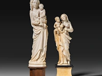 Two ivory sculptures of the madonna and child, french, 19thc, total h 23 cm - ivory h 19 cm - total weight 300g / total h 18 cm - ivory h 14 cm - total weight 204g (+)