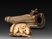 Two japanese bone netsuke of rats, edo period (19thc), w 3,5 cm / w 7,2 cm