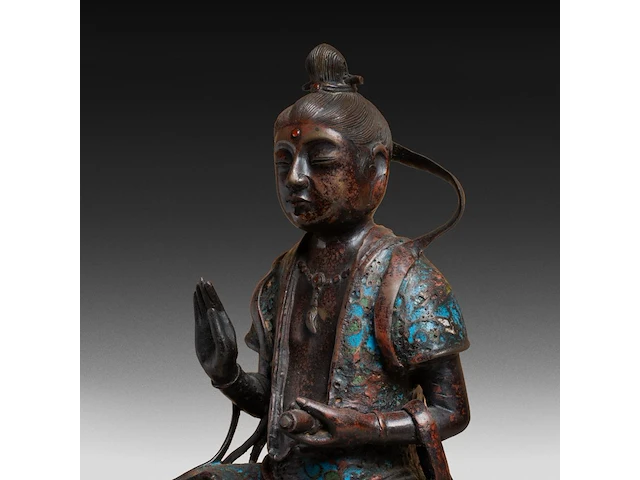 Two japanese champlevé enameled bronzes of figures riding an elephant, both signed, 19th/20thc, tallest h 50 cm - afbeelding 7 van  7