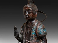 Two japanese champlevé enameled bronzes of figures riding an elephant, both signed, 19th/20thc, tallest h 50 cm - afbeelding 7 van  7