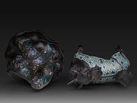 Two japanese champlevé enameled bronzes, one depicting a kirin, the other kannon, meiji period (1868-1912), both h 35 cm - afbeelding 7 van  8