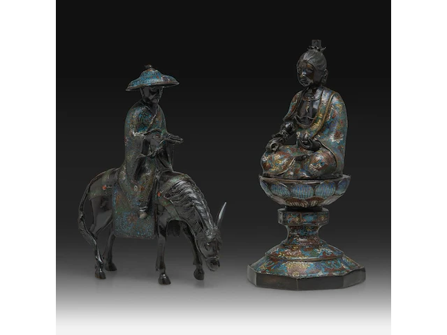 Two japanese champlevé enameled bronzes, one of kannon, the other an immortal, meiji period (1868-1912), h 45 cm / h 42 cm - afbeelding 2 van  8