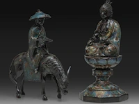 Two japanese champlevé enameled bronzes, one of kannon, the other an immortal, meiji period (1868-1912), h 45 cm / h 42 cm - afbeelding 2 van  8