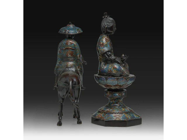 Two japanese champlevé enameled bronzes, one of kannon, the other an immortal, meiji period (1868-1912), h 45 cm / h 42 cm - afbeelding 5 van  8