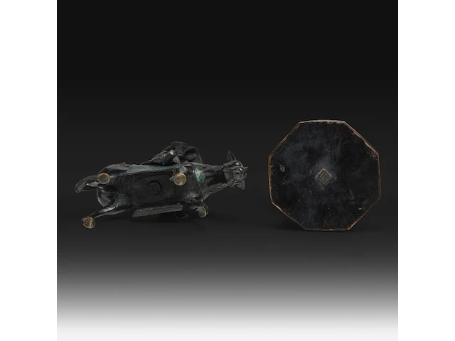 Two japanese champlevé enameled bronzes, one of kannon, the other an immortal, meiji period (1868-1912), h 45 cm / h 42 cm - afbeelding 6 van  8