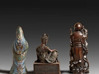 Two japanese champlevé enameled bronzes representing kannon, and one bronze of fukurokuju, 19th/20thc, tallest h 43 cm - afbeelding 2 van  6