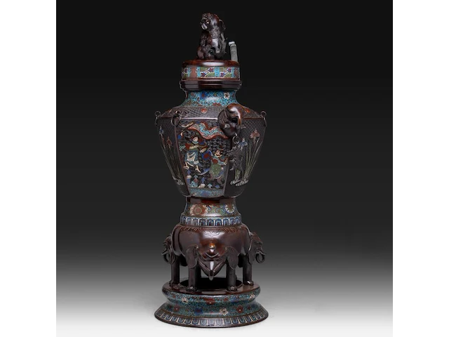 Two japanese champlevé enamelled bronzes, one depicting kannon, the other an immortal; added a ditto large vase decorated with elephants and shishi, meiji period (1868-1912), h 37 cm (both figures) / h 93 cm (vase) - afbeelding 3 van  15