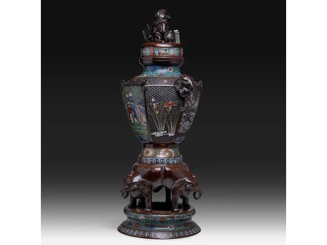 Two japanese champlevé enamelled bronzes, one depicting kannon, the other an immortal; added a ditto large vase decorated with elephants and shishi, meiji period (1868-1912), h 37 cm (both figures) / h 93 cm (vase) - afbeelding 6 van  15