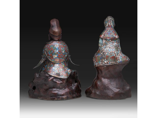 Two japanese champlevé enamelled bronzes, one depicting kannon, the other an immortal; added a ditto large vase decorated with elephants and shishi, meiji period (1868-1912), h 37 cm (both figures) / h 93 cm (vase) - afbeelding 11 van  15