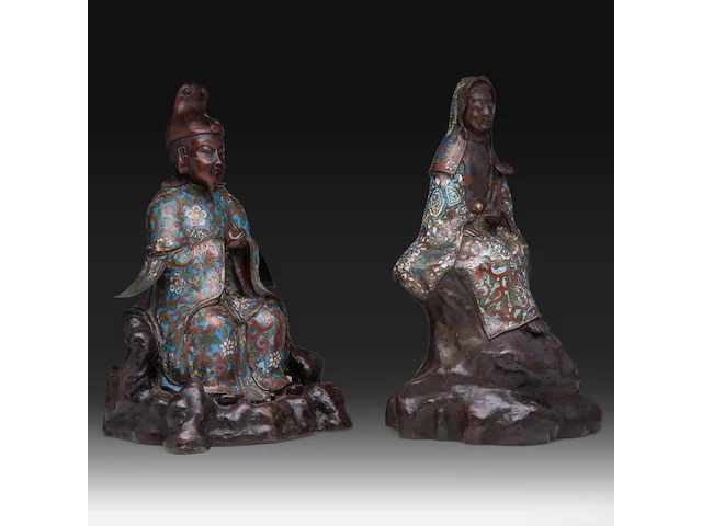 Two japanese champlevé enamelled bronzes, one depicting kannon, the other an immortal; added a ditto large vase decorated with elephants and shishi, meiji period (1868-1912), h 37 cm (both figures) / h 93 cm (vase) - afbeelding 13 van  15