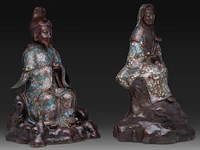 Two japanese champlevé enamelled bronzes, one depicting kannon, the other an immortal; added a ditto large vase decorated with elephants and shishi, meiji period (1868-1912), h 37 cm (both figures) / h 93 cm (vase) - afbeelding 13 van  15