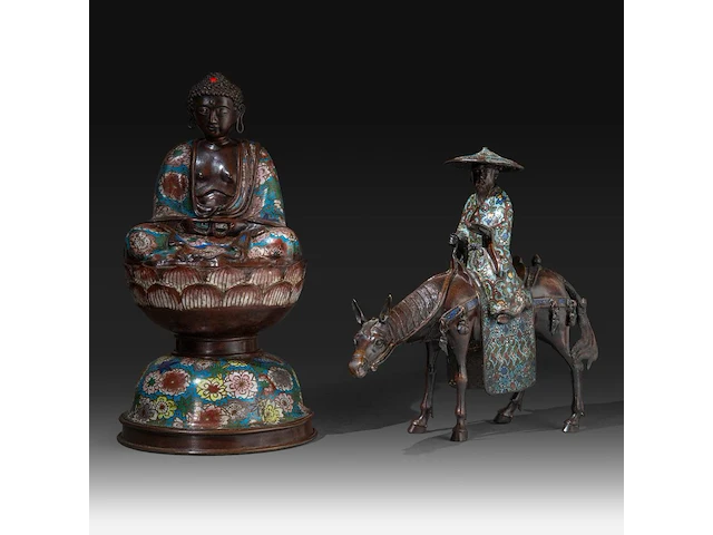 Two japanese cloisonné enameled bronzes, one depicting buddha, the other an immortal, meiji period (1868-1912), h 36 cm - h 46 cm - afbeelding 1 van  8