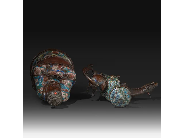 Two japanese cloisonné enameled bronzes, one depicting buddha, the other an immortal, meiji period (1868-1912), h 36 cm - h 46 cm - afbeelding 7 van  8