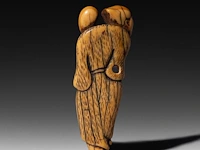 Two japanese flat ivory netsuke of chokaro and tekkai sennin, edo period (18thc), h 9 cm - 21g / h 7,3 cm - 14g (+) - afbeelding 3 van  6