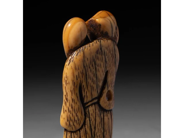 Two japanese flat ivory netsuke of chokaro and tekkai sennin, edo period (18thc), h 9 cm - 21g / h 7,3 cm - 14g (+) - afbeelding 6 van  6