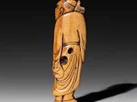 Two japanese flat ivory netsuke of chokaro and tekkai sennin, edo period (18thc), h 9 cm - 21g / h 7,3 cm - 14g (+) - afbeelding 8 van  10