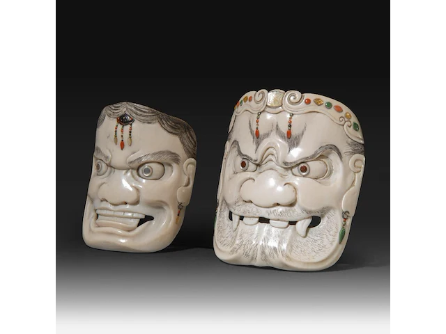 Two japanese ivory masks with shibayama inlay, meiji/taisho period (early 20thc), h 9 cm - 48g / h 8 cm - 39g (+) - afbeelding 3 van  4
