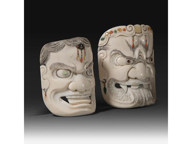 Two japanese ivory masks with shibayama inlay, meiji/taisho period (early 20thc), h 9 cm - 48g / h 8 cm - 39g (+) - afbeelding 4 van  4