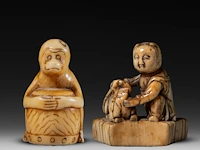 Two japanese ivory netsuke of a karako with a puppy and of a monkey with a drum, edo period, h 3,5 cm - w 3,5 cm - d 1,6 cm - 13g / h 3,5 cm - w 2 cm - d 2,5 cm - 12g (+)