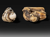 Two japanese ivory netsuke, one of a boy carrying a karako around on his shoulders, the other of lao tse on his buffalo, edo period (19thc), children h 5 cm - w 1,7 cm - 11g / lao tse h 3,3 cm - w 3,2 cm - 10g (+) - afbeelding 7 van  8