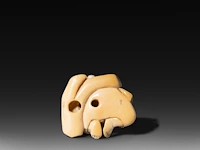 Two japanese ivory netsuke, one of a woman carrying a large jug, signed masakazu, the other of a resting man, edo/meiji period (19thc), h 6 cm - 15,9g / h 2 cm - 14g (+) - afbeelding 9 van  12