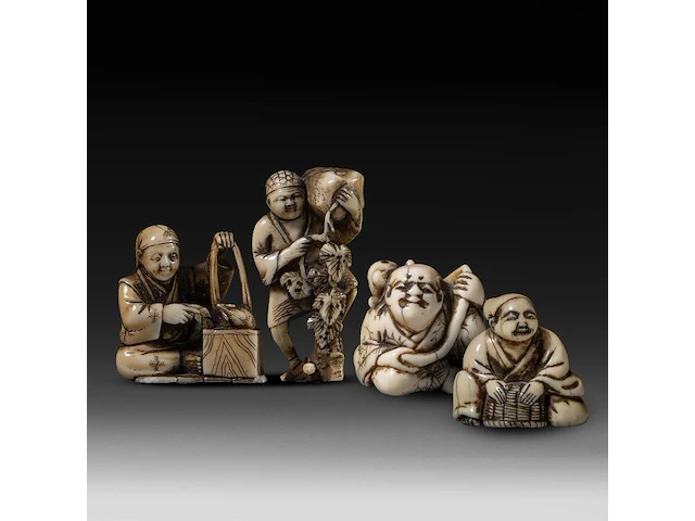 Two japanese ivory netsuke, one of an immortal and one of a man with a basket, edo period (19thc), h 3 cm - w 3,2 cm - d 2,5 cm - 20g / h 3,6 cm - w 3,9 cm - d 3,3 cm - 30g ; added two marine ivory netsuke, meiji period - afbeelding 1 van  8