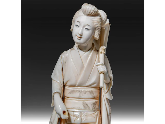 Two japanese ivory okimono of farmers, both signed, meiji period (1868-1912), lady total h 24 cm - 426g - man total h 27,6 cm - 944g (+) - afbeelding 4 van  20