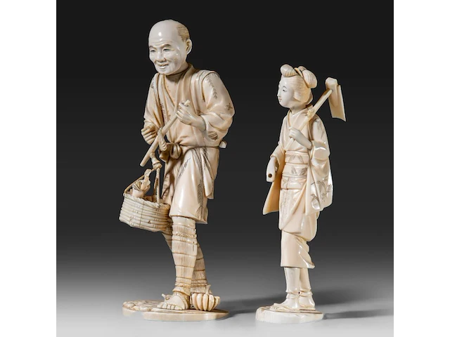 Two japanese ivory okimono of farmers, both signed, meiji period (1868-1912), lady total h 24 cm - 426g - man total h 27,6 cm - 944g (+) - afbeelding 6 van  20