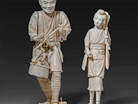 Two japanese ivory okimono of farmers, both signed, meiji period (1868-1912), lady total h 24 cm - 426g - man total h 27,6 cm - 944g (+)