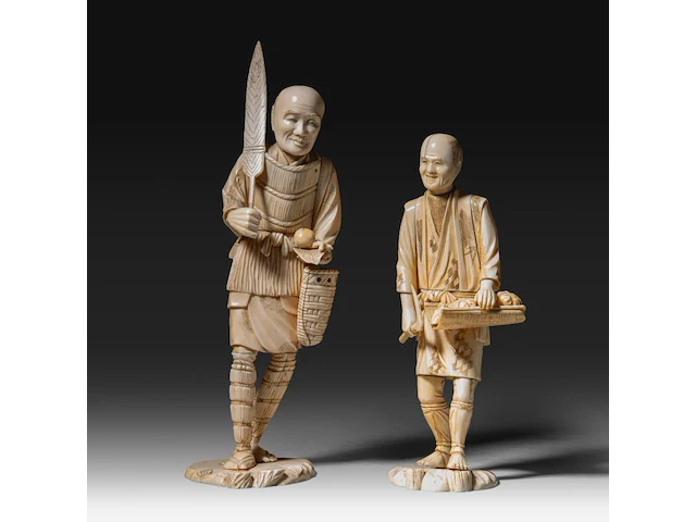 Two japanese ivory okimono of farmers with their crop, both signed, meiji period (1868-1912), h 32 cm - 830g / h 25 cm - 674g (+) - afbeelding 1 van  9