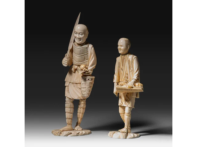 Two japanese ivory okimono of farmers with their crop, both signed, meiji period (1868-1912), h 32 cm - 830g / h 25 cm - 674g (+) - afbeelding 2 van  9