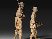 Two japanese ivory okimono of farmers with their crop, both signed, meiji period (1868-1912), h 32 cm - 830g / h 25 cm - 674g (+) - afbeelding 6 van  9