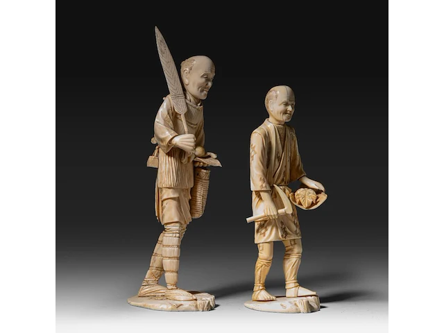 Two japanese ivory okimono of farmers with their crop, both signed, meiji period (1868-1912), h 32 cm - 830g / h 25 cm - 674g (+) - afbeelding 7 van  9