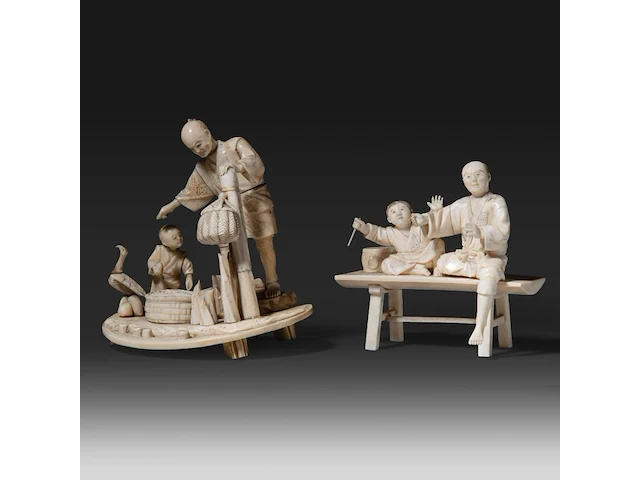 Two japanese ivory okimono of fathers with their sons, meiji period (1868-1912): one of a farmer and his son gathering eggs, with a goose and baskets, on an oval base (signed); the other of a father seated on a bench wit - afbeelding 2 van  8