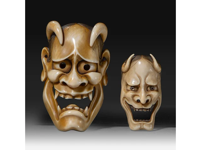 Two japanese ivory okimono/netsuke of no masks, meiji period (1868-1912), h 8 cm - 53g / h 5,5 cm - 12g (+) - afbeelding 1 van  4