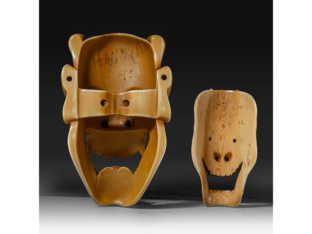 Two japanese ivory okimono/netsuke of no masks, meiji period (1868-1912), h 8 cm - 53g / h 5,5 cm - 12g (+) - afbeelding 2 van  4