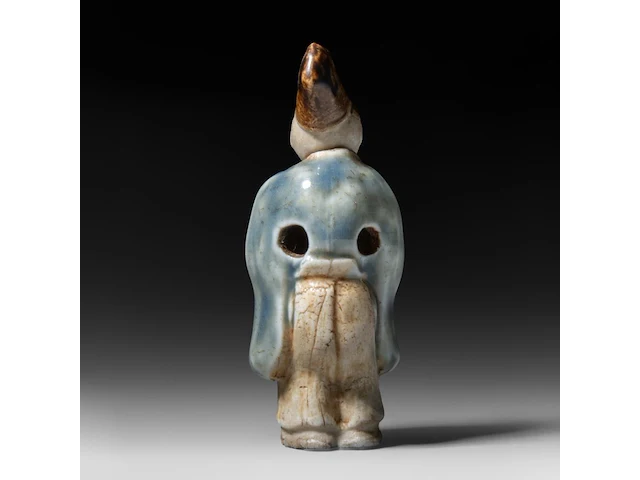 Two japanese netsuke, one staghorn and the other hirado, meiji period (1868-1912), both h 6,5 cm - afbeelding 11 van  15