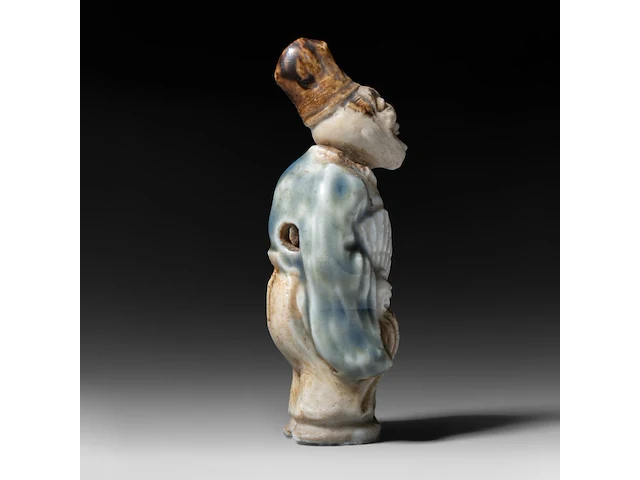 Two japanese netsuke, one staghorn and the other hirado, meiji period (1868-1912), both h 6,5 cm - afbeelding 12 van  15