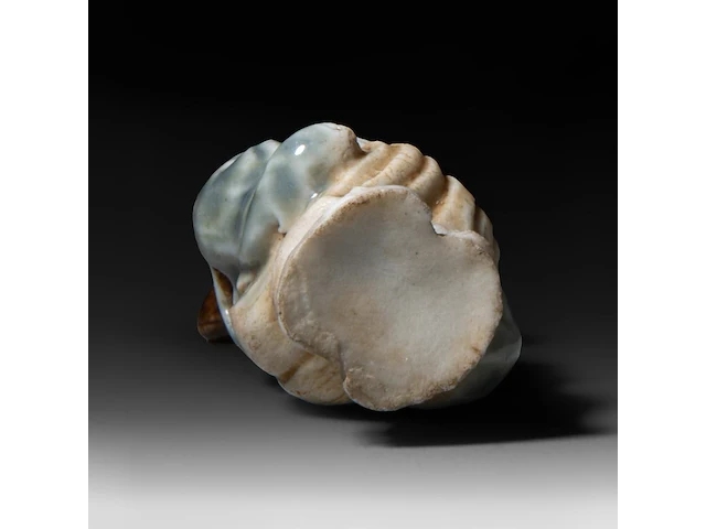Two japanese netsuke, one staghorn and the other hirado, meiji period (1868-1912), both h 6,5 cm - afbeelding 14 van  15
