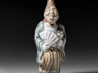 Two japanese netsuke, one staghorn and the other hirado, meiji period (1868-1912), both h 6,5 cm - afbeelding 15 van  15