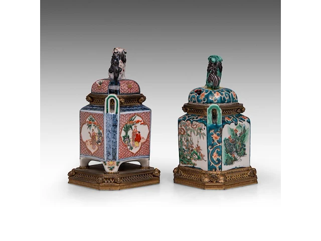 Two japanese porcelain koros (censers), one imari and one ko-kutani style, meiji period (1868-1912), h 17 cm - h 18 cm - afbeelding 2 van  7