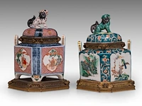 Two japanese porcelain koros (censers), one imari and one ko-kutani style, meiji period (1868-1912), h 17 cm - h 18 cm - afbeelding 3 van  7