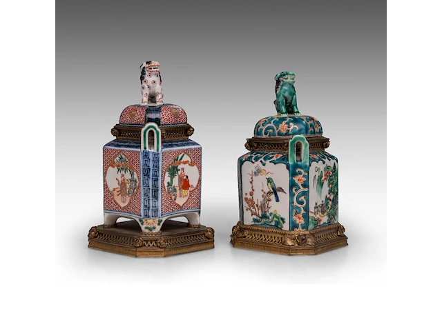 Two japanese porcelain koros (censers), one imari and one ko-kutani style, meiji period (1868-1912), h 17 cm - h 18 cm - afbeelding 4 van  7