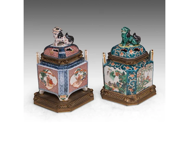 Two japanese porcelain koros (censers), one imari and one ko-kutani style, meiji period (1868-1912), h 17 cm - h 18 cm - afbeelding 5 van  7