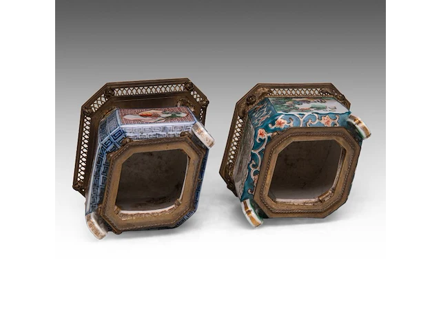 Two japanese porcelain koros (censers), one imari and one ko-kutani style, meiji period (1868-1912), h 17 cm - h 18 cm - afbeelding 6 van  7