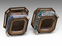 Two japanese porcelain koros (censers), one imari and one ko-kutani style, meiji period (1868-1912), h 17 cm - h 18 cm - afbeelding 6 van  7